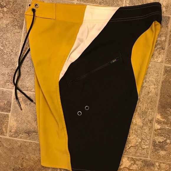 Volcom swim shorts - Picture 3 of 4